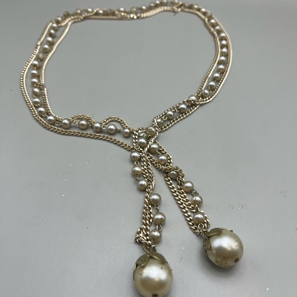 Elegant Gold and Pearl Lariat Necklace - Picture 1 of 3